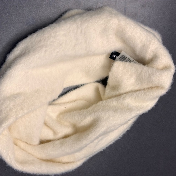 Women’s Karl Lagerfeld Paris Ivory Shawl/Wrap or Scarf with Embellishments - Picture 11 of 14